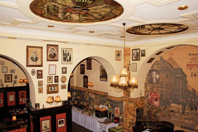 Hotel Coroana Braszów Zewnętrze zdjęcie